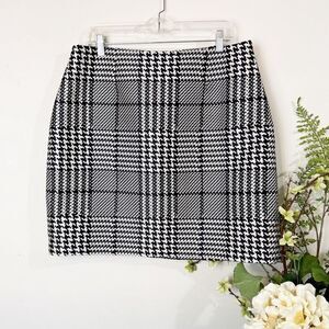 WHITE HOUSE BLACK MARKET | Houndstooth Plaid Skirt | Size 14 | whbm